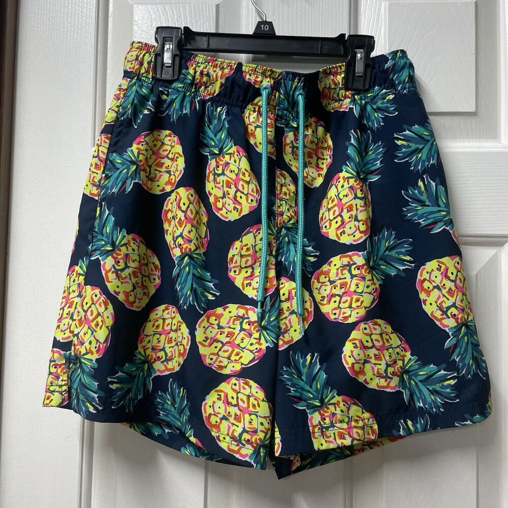 Men’s swim short small (28-30) used has Some Wear on the back. pineapples